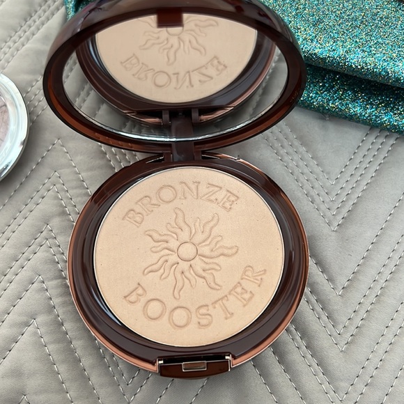 Assorted makeup items!! Eyeshadow, Powder, Bronzer, etc! - Picture 2 of 16